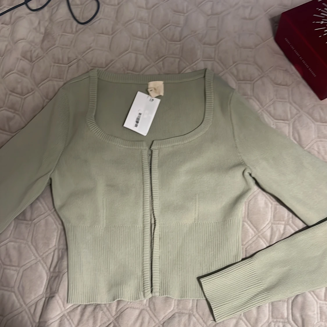 Ljusgrön ribbad kofta från H&M