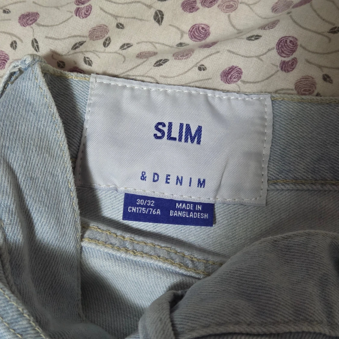 Slim fit ljusblå jeans från &Denim - 2