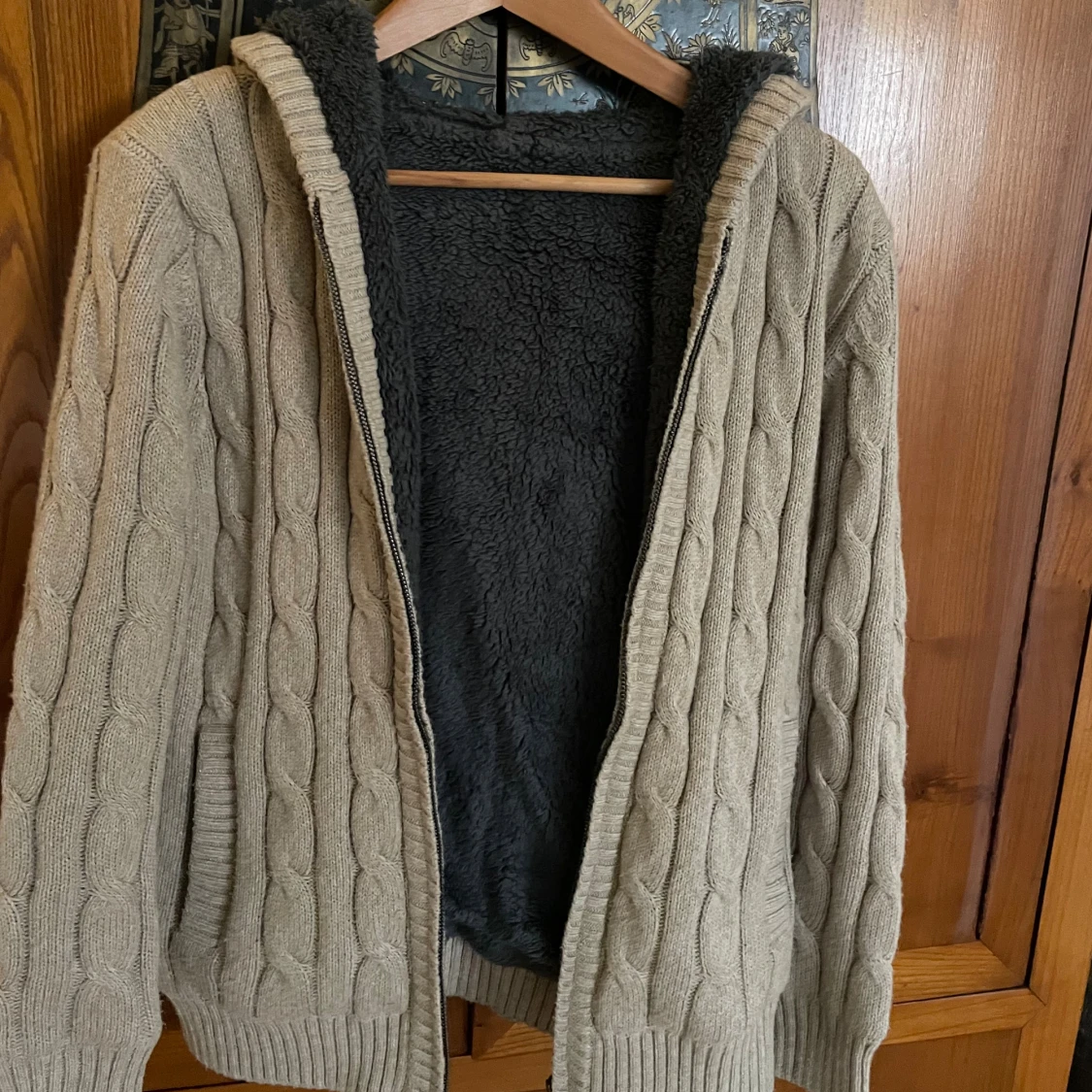 Kabelstickad cardigan - 3