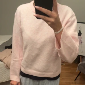 Ljusrosa stickad tröja - Så mysig tröja i rosa! Pris kan diskuteras vid snabb affär! 💗