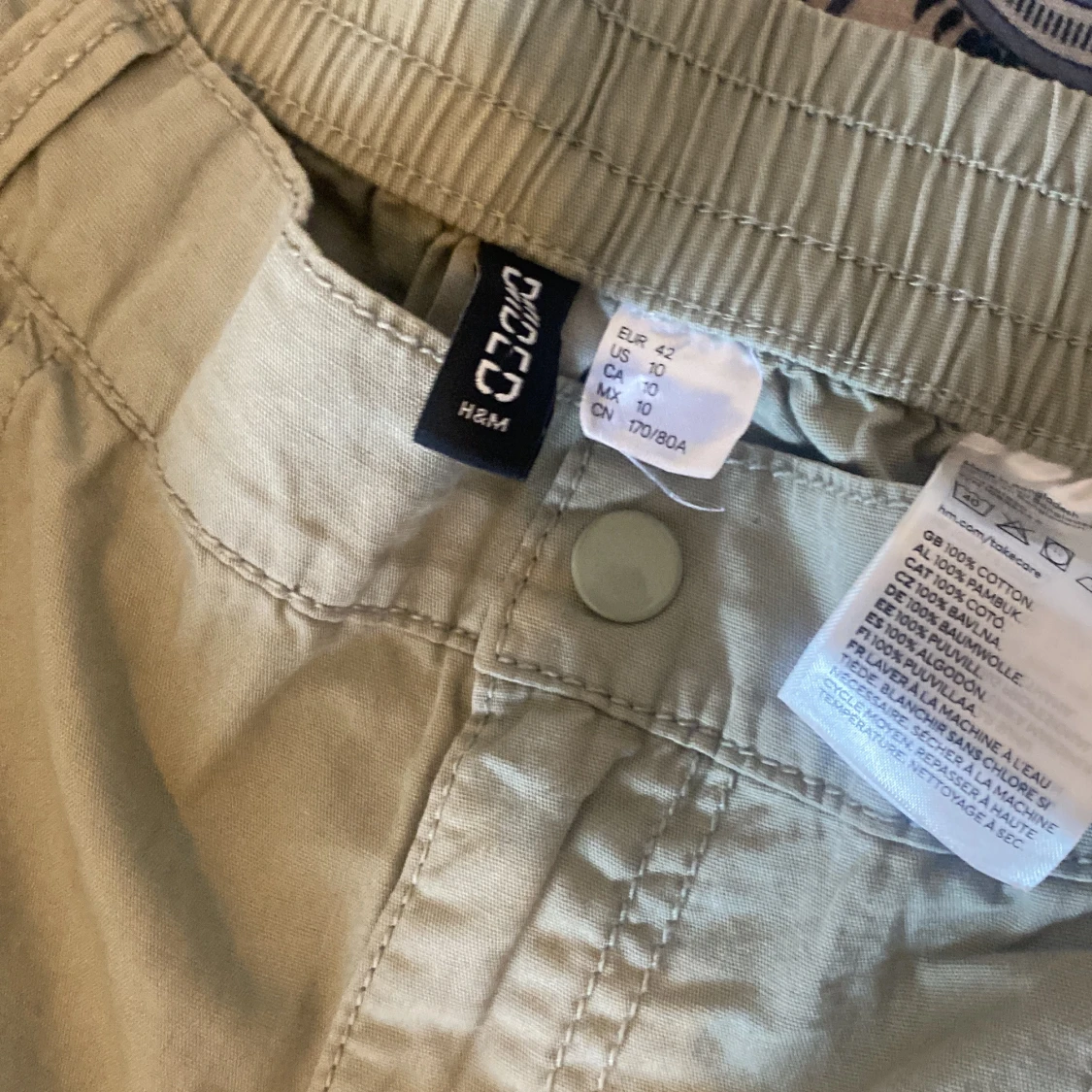 Beiga cargobyxor från H&M, strl 42 - 1