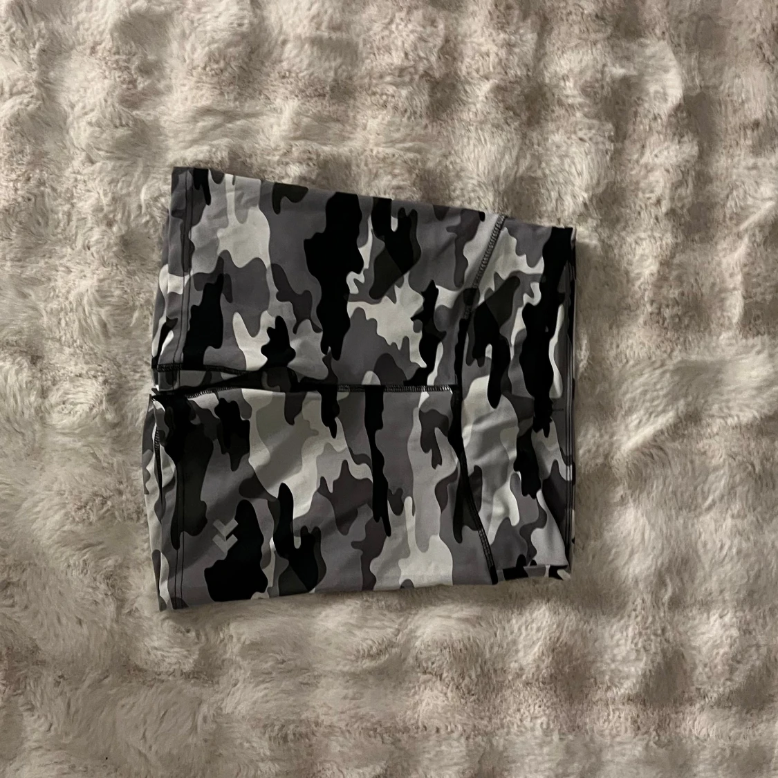 Camouflage bikini i grå toner, strl M