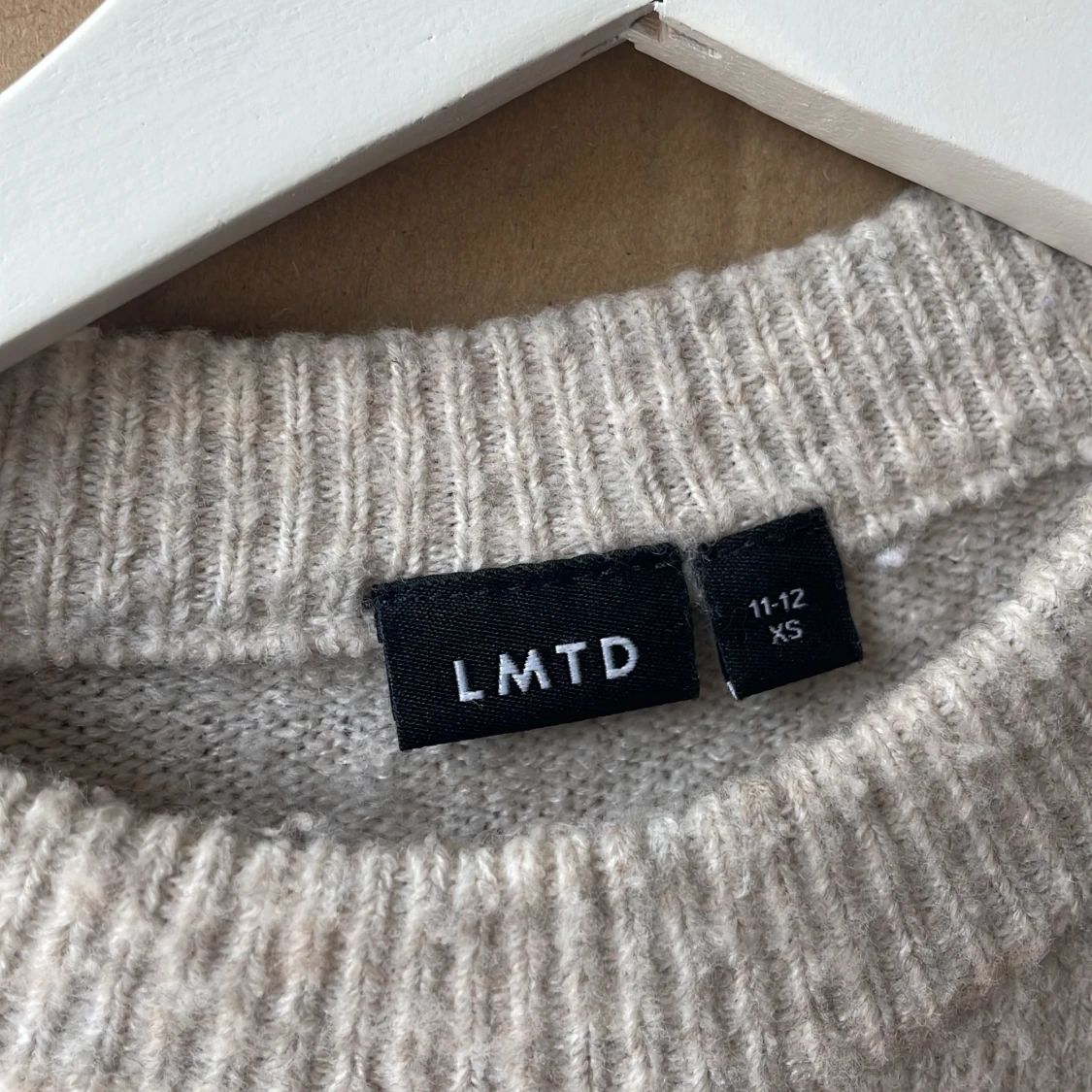 Beige stickad tröja från LMTD XS - 1