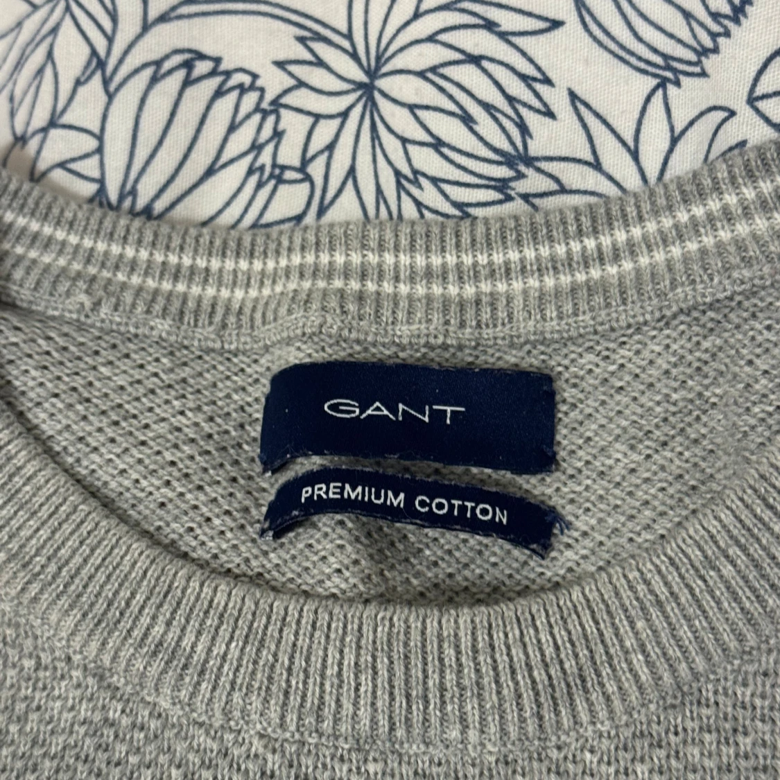 Grå stickad tröja från GANT - 2