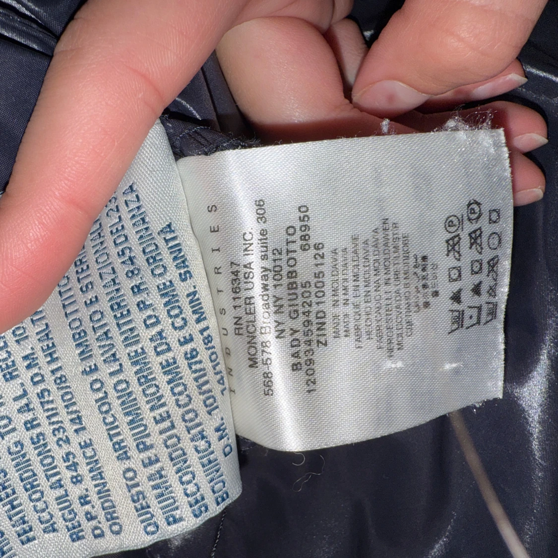 Svart dunjacka från Moncler med huva - 4