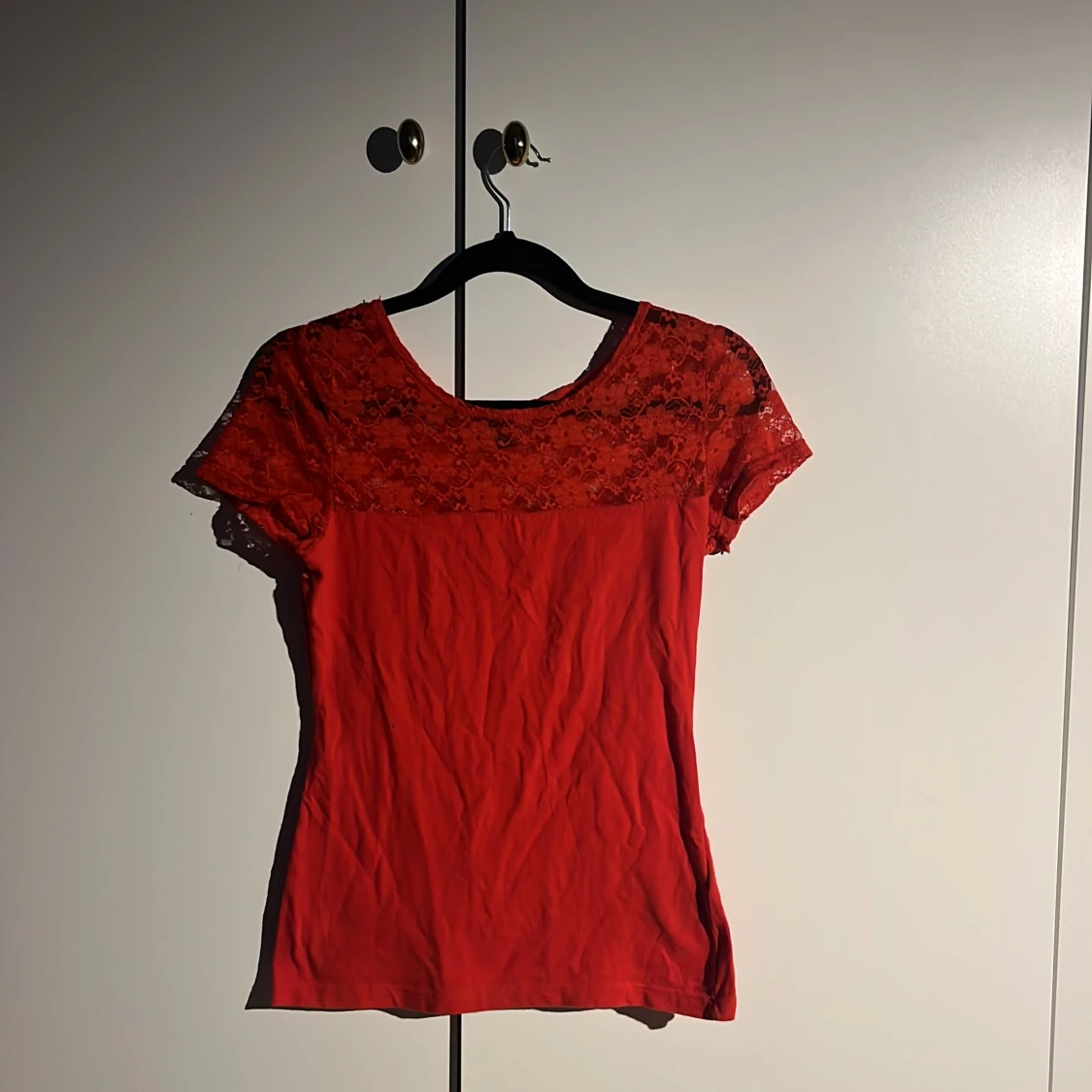 Röd spetsblus från H&M XS