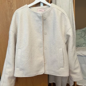 Jacka Nelly - Fin teddy liknande jacka från Nelly, perfekt för hösten/vintern🤍