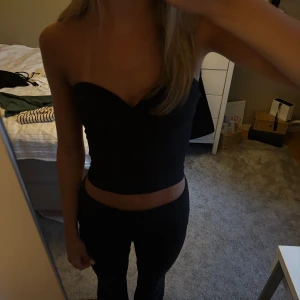 KORSETT TOPP NA-KD - Bandeau korsett topp från nakd lik den populära bodyn ifrån hm. Passar xxs-xs.