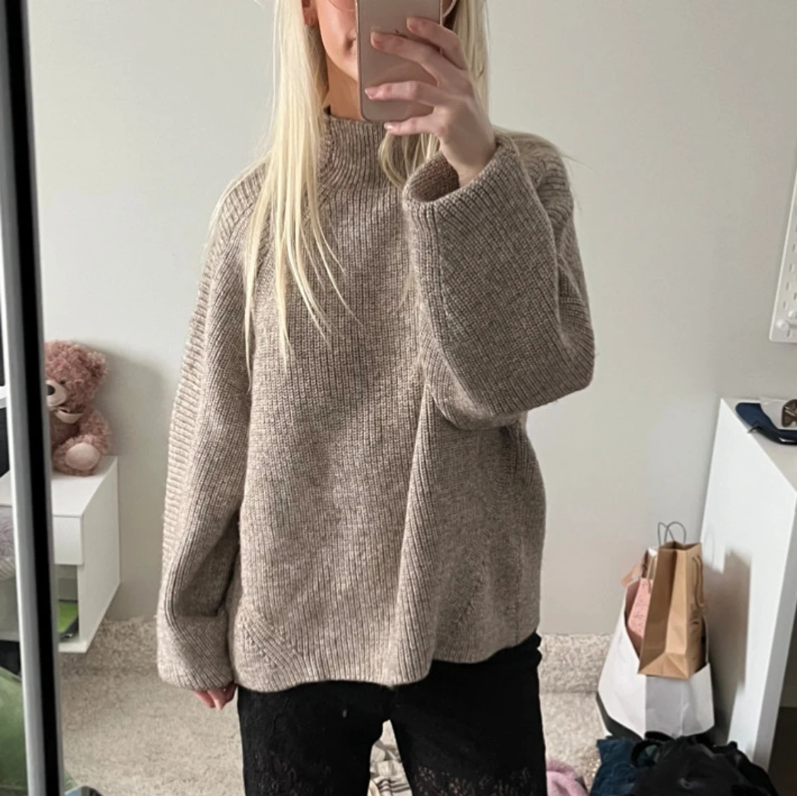 Beige stickad oversized tröja