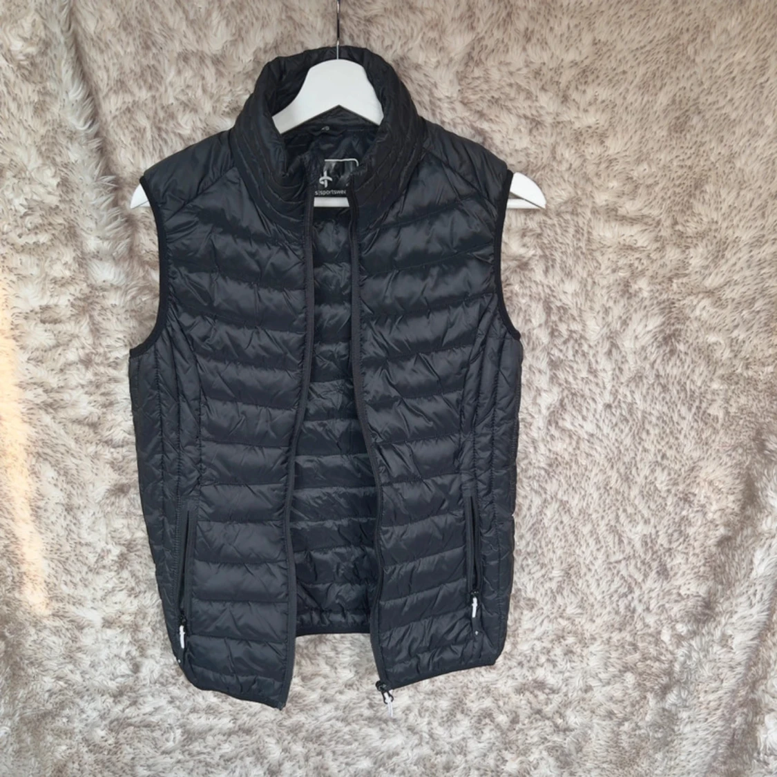 Svart dunväst XS