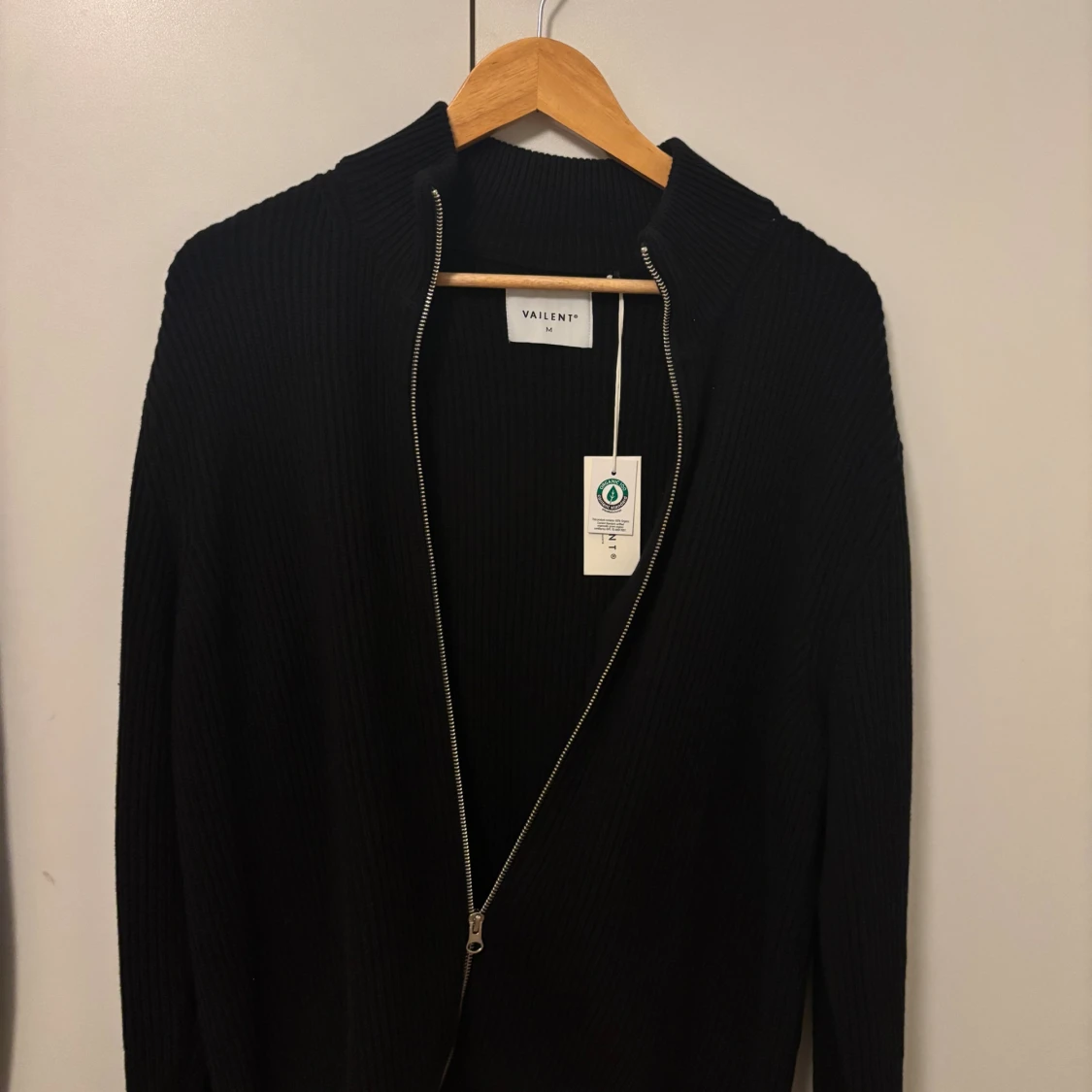 Svart kofta/cardigan från Vailent