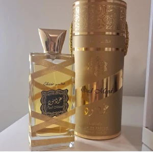 Lattafa Oud Mood Elixir 100ml - Oud Mood Elixir från Lattafa i en lyxig guldig förpackning. Eau de Parfum, 100 ml. Perfekt för dig som vill sticka ut med en elegant och trendig doftaccessoar.