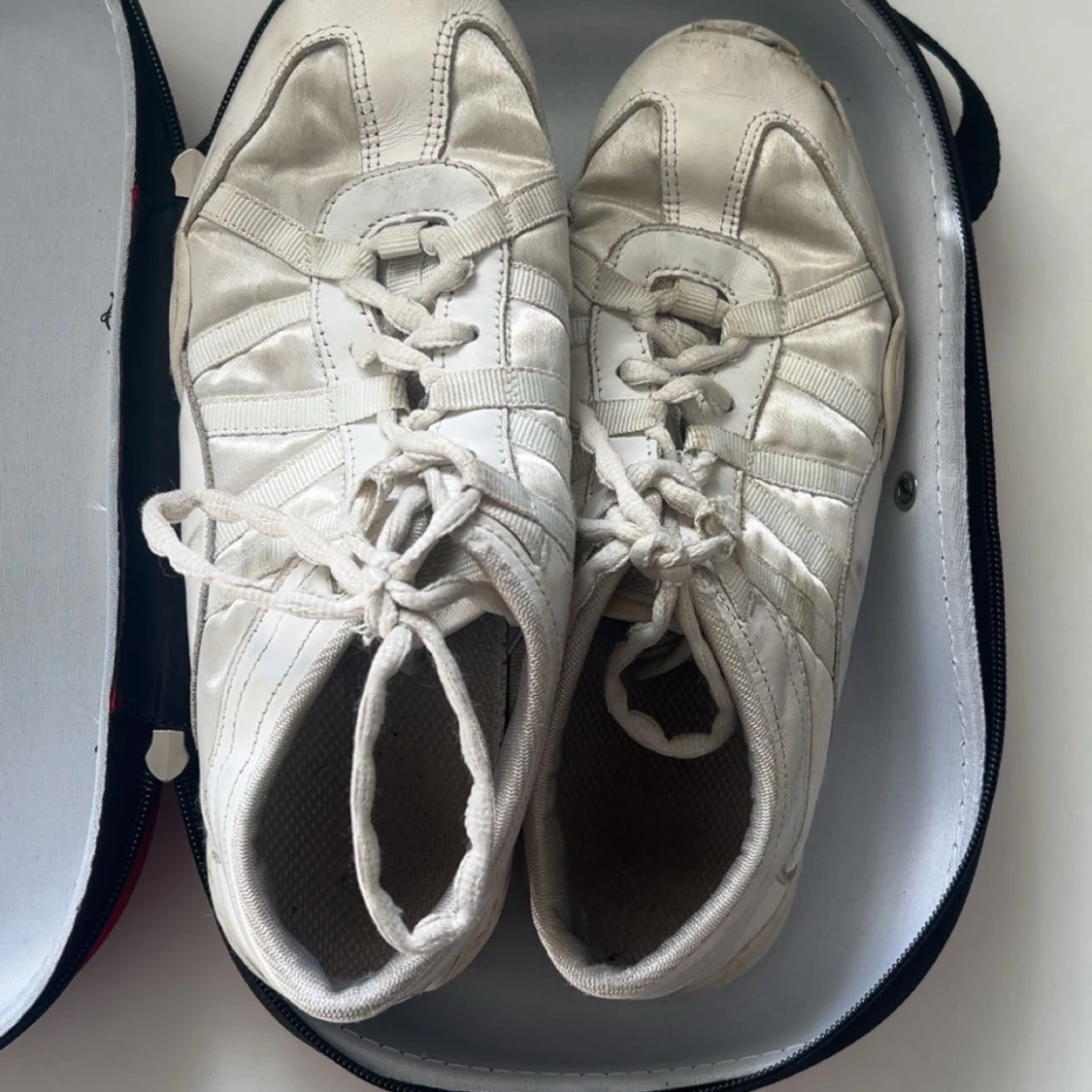 Vita cheerleading skor från Nfinity