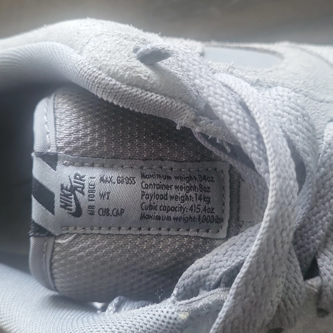 Nike Air Force 1 i grå mocka - 4