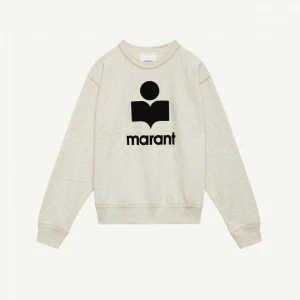 Söker en beige tjocktröja från Isabel Marant - Söker en beige tjocktröja från Isabel Marant med svart logotryck framtill. Tröjan har rund hals, långa ärmar och ribbade muddar vid ärmslut och nederkant. Priset kan diskuteras!💕💕