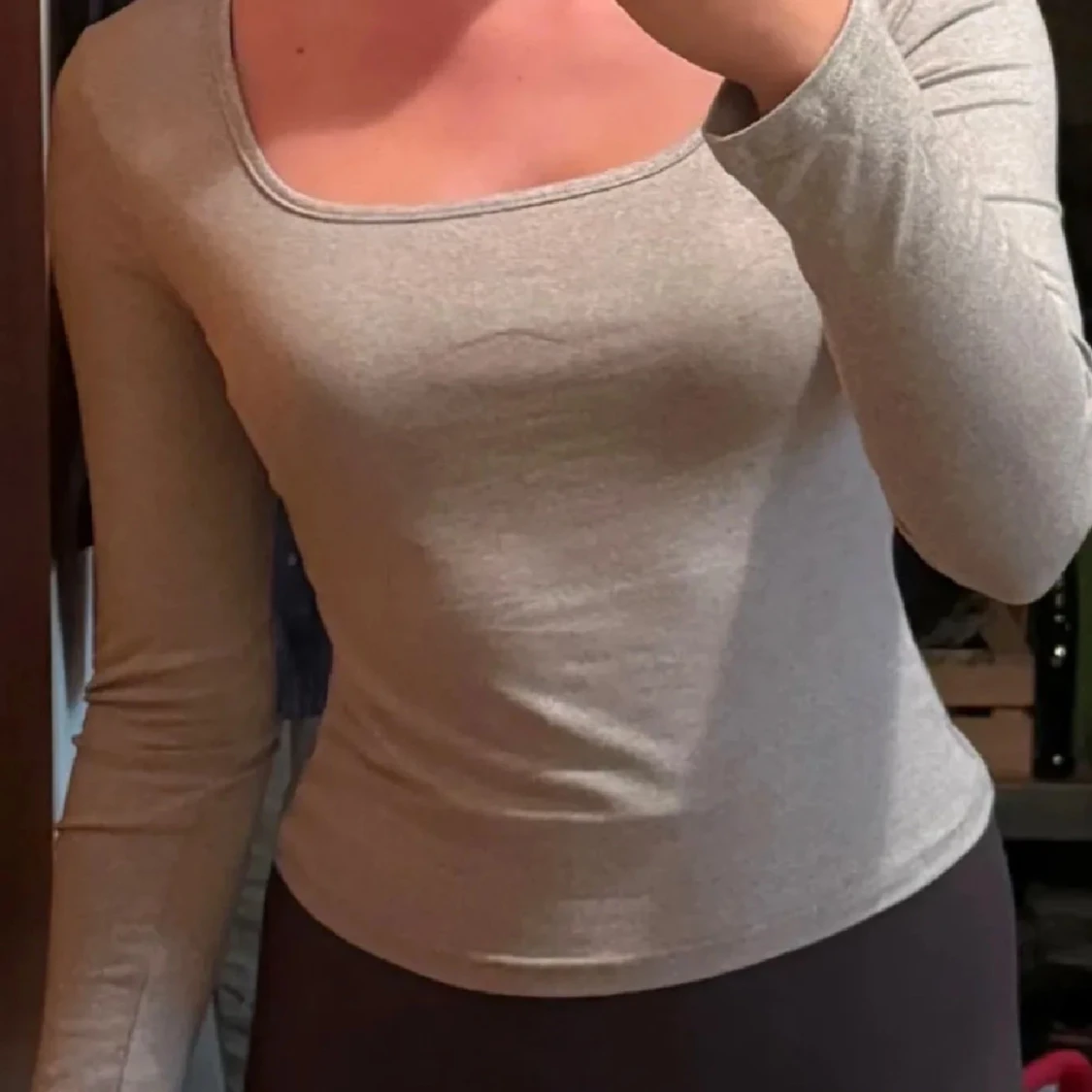 Grå långärmad basic tröja - 2