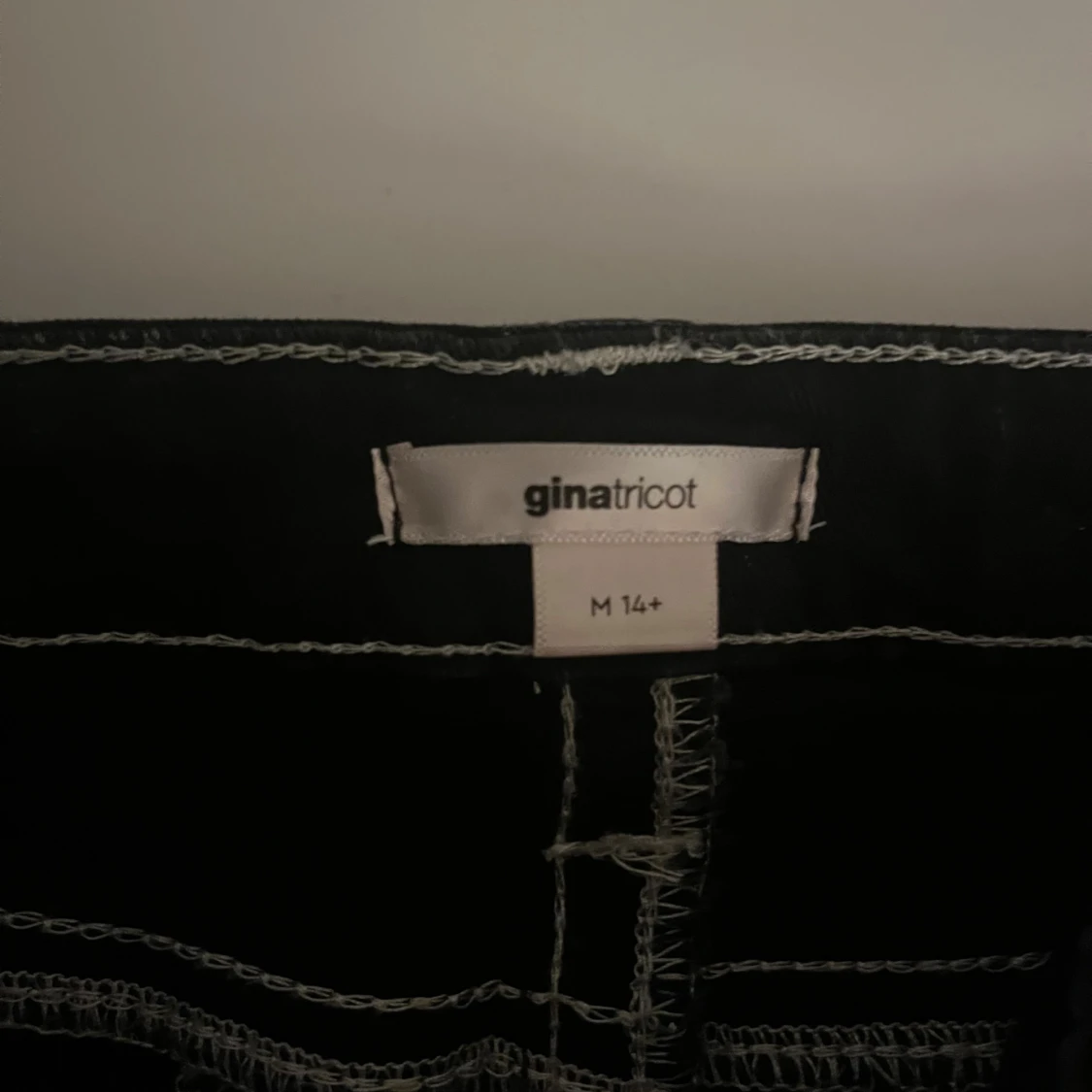 Svarta bootcut jeans från Gina Tricot - 3