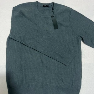 J.Lindberg sweater M - Passar runt 175 cm. Knappt använd och inga fläckar eller skador. Skickas med kvitto och tag, skriv vid någon fundering👍