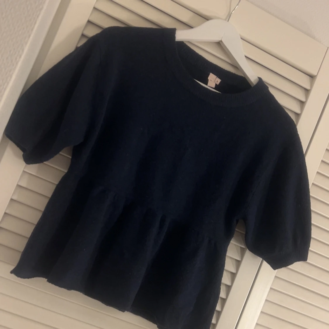 Mörk blå stickad tröja från Nelly