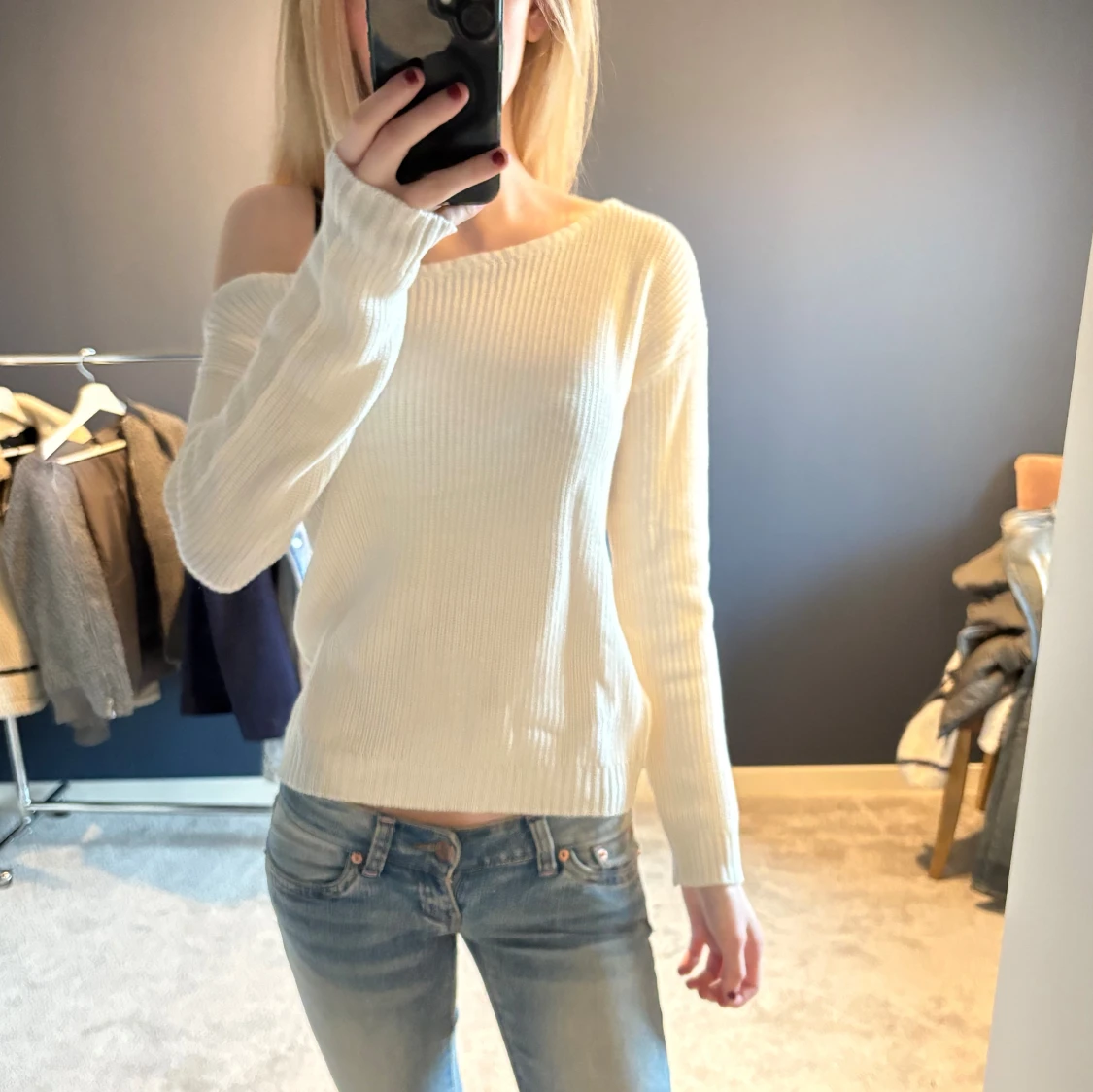 Offwhite stickad offshoulder-tröja Even&Odd