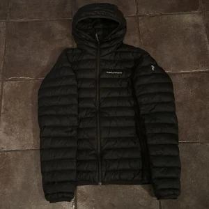 Peakperformance Jacka - [Peakperformance Jacka Höst/Vinter] [Strl:M] [Skick 10/10] Hör gärna av dig vid funderingar! Pris är disskuterbart, mvh Edvin!💫