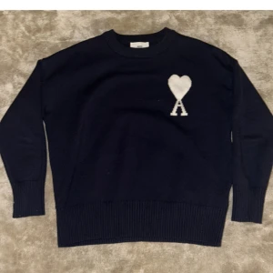 AMI Paris tröja  - AMI paris tröja i nyskick,  och qr kod finns