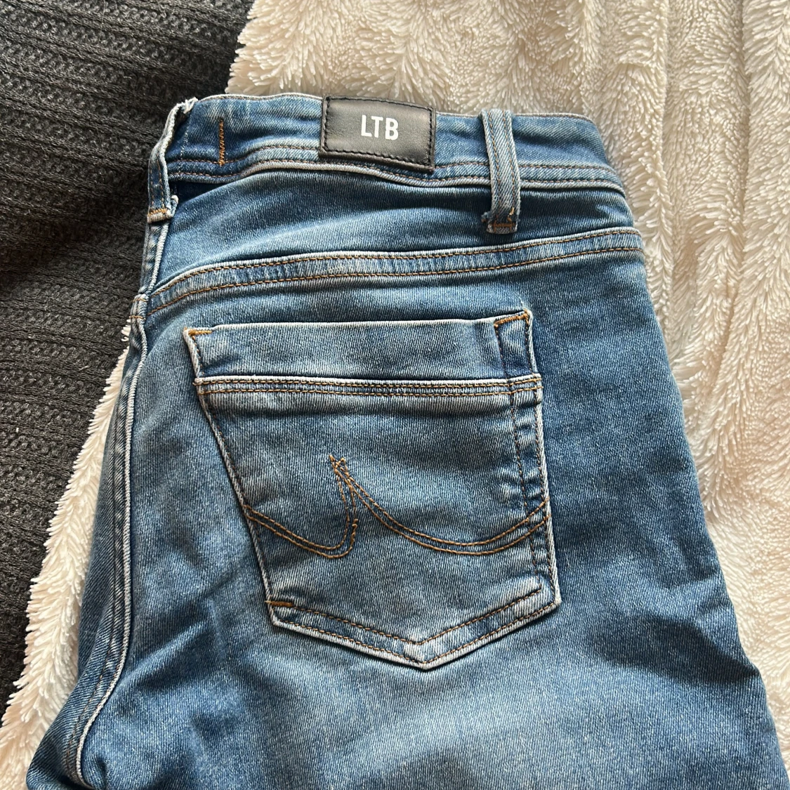 Blå bootcut jeans från LTB - 2