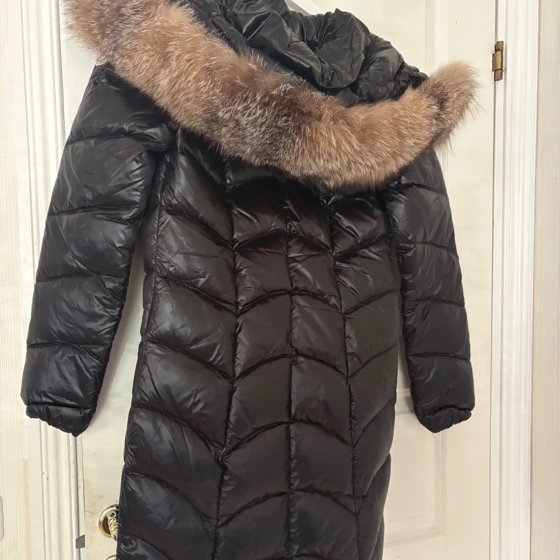 Svart Moncler dunjacka med päls - 1