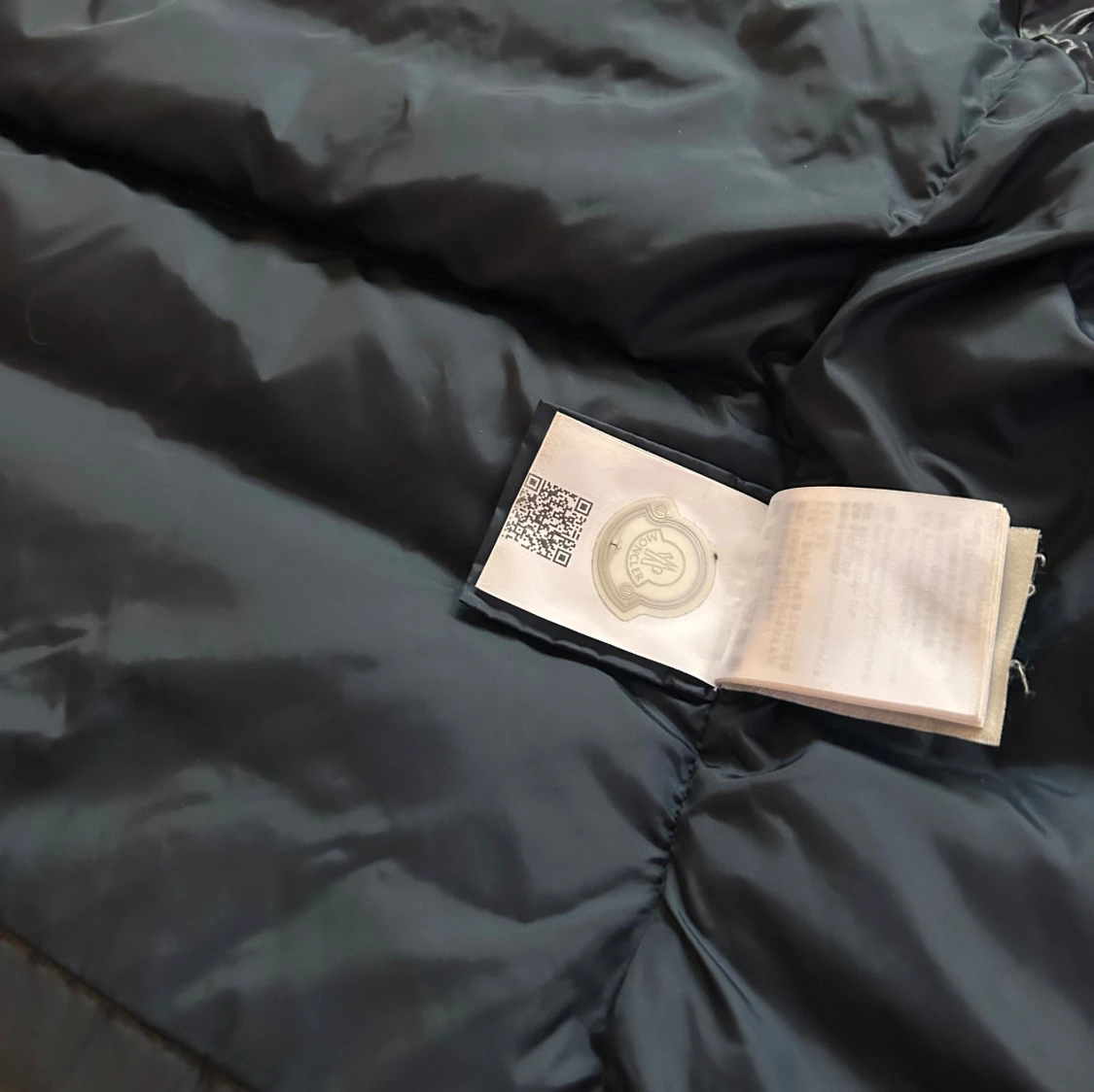 Marinblå dunväst från Moncler - 4