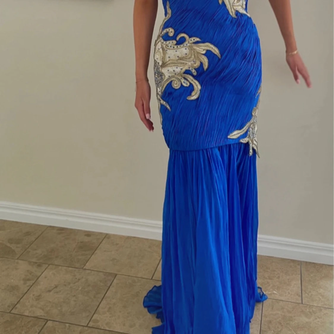 Blå långklänning med silverdetaljer - 1