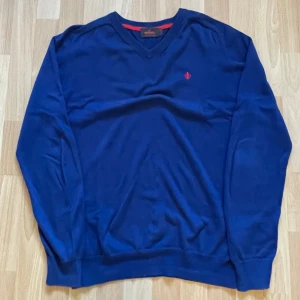 Morris tröja stickad sweatshirt v-neck - Stilig morriströja. Passar M. Säljer då jag vill ha pengar. Bra skick! Skriv vid frågor!