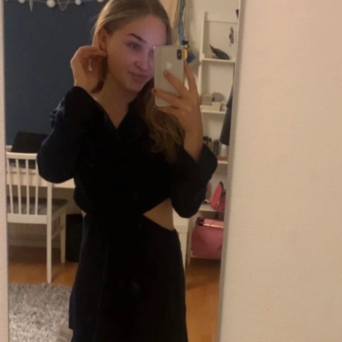 Mörkblå långärmad satinklänning ASOS Design - 4