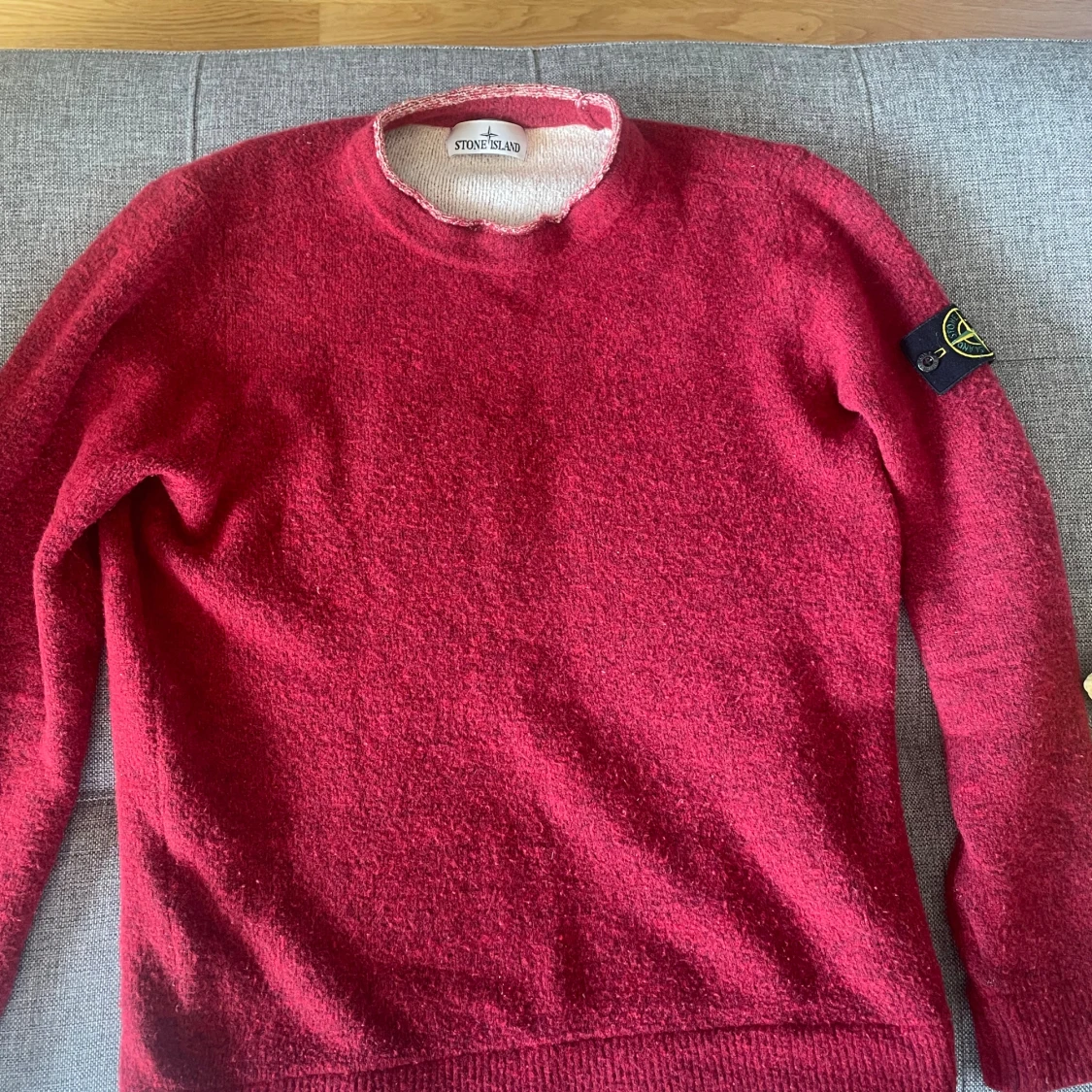 Röd stone island tröja - 1
