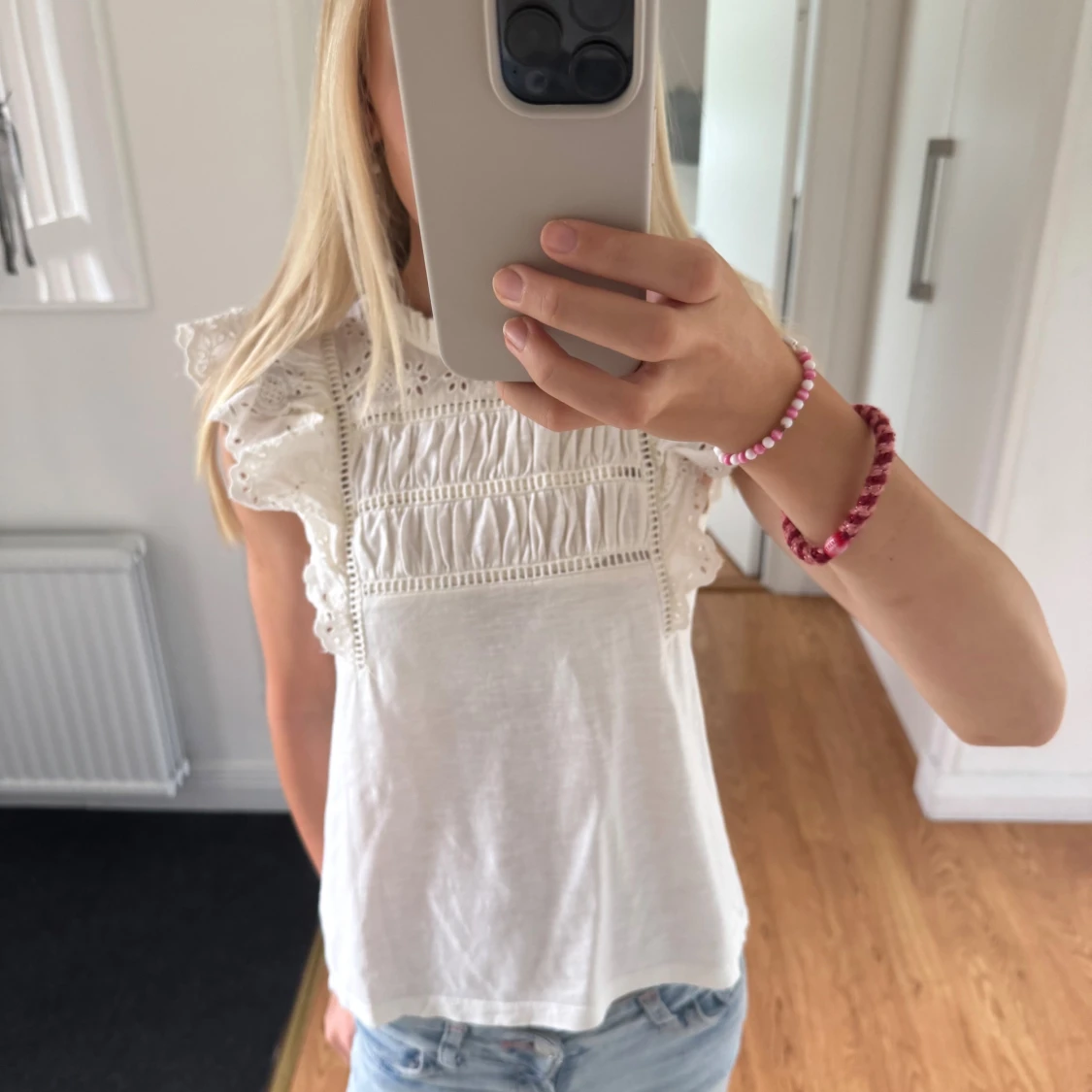 Vit blus med spets från Holly & Whyte - 1