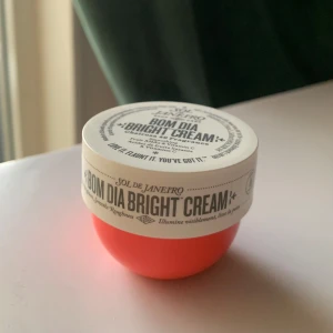Sol de Janeiro Bom Dia Bright Cream - Bom Dia Bright Cream från Sol de Janeiro 25 ml. Helt ny Pris kan diskuteras! 