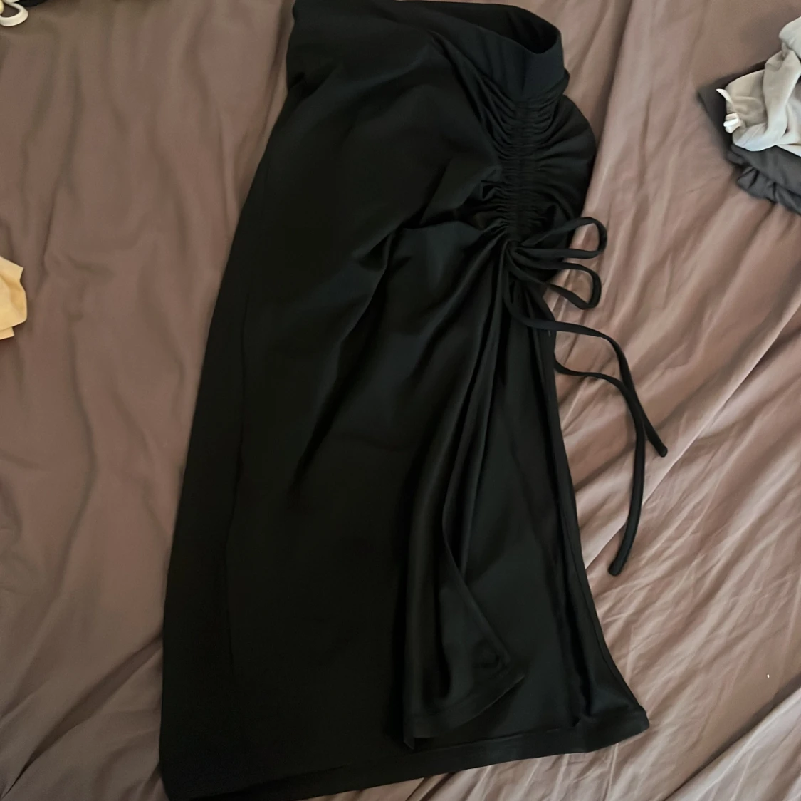 Svart långkjol med snörning