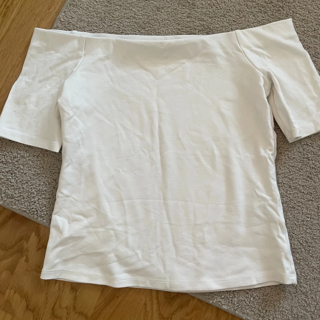 Vit offshoulder topp i bomull