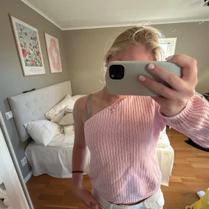 off shoulder tröja från Nelly - Jättefint skick och fin färg💕💕💕