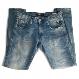 Replay Anbass jeans blå - Snygga Replay Anbass jeans utan defekter. Storlekar är 29/32. Skriv vid minsta fundering. Pris kan diskuteras vid snabb affär.