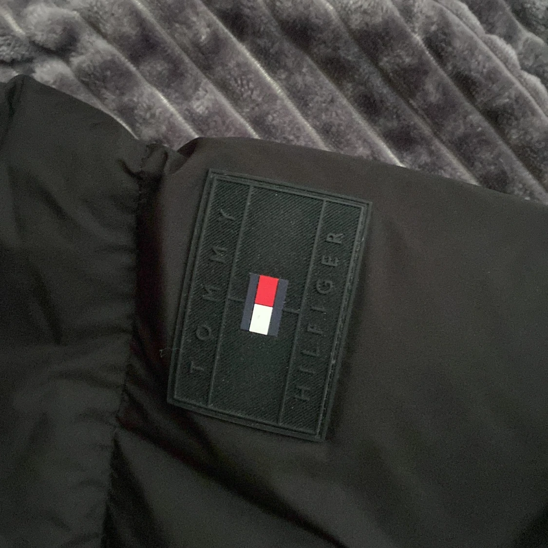 Svart pufferjacka Tommy Hilfiger M - 2