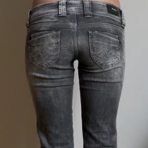 Lågmidjade pepe jeans - Rak/ omsydda liten bootcut lågmidjade jeans från pepe jeans