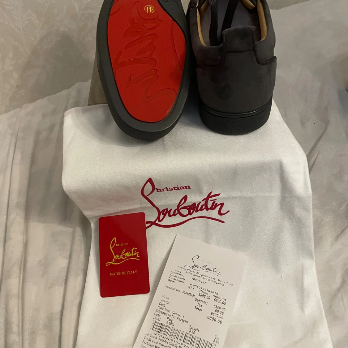 Grå mockasneakers från Christian Louboutin - 1