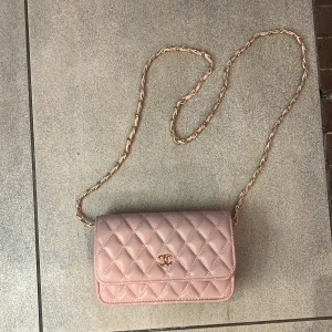 Beige handväska - Snygg beige handväska 