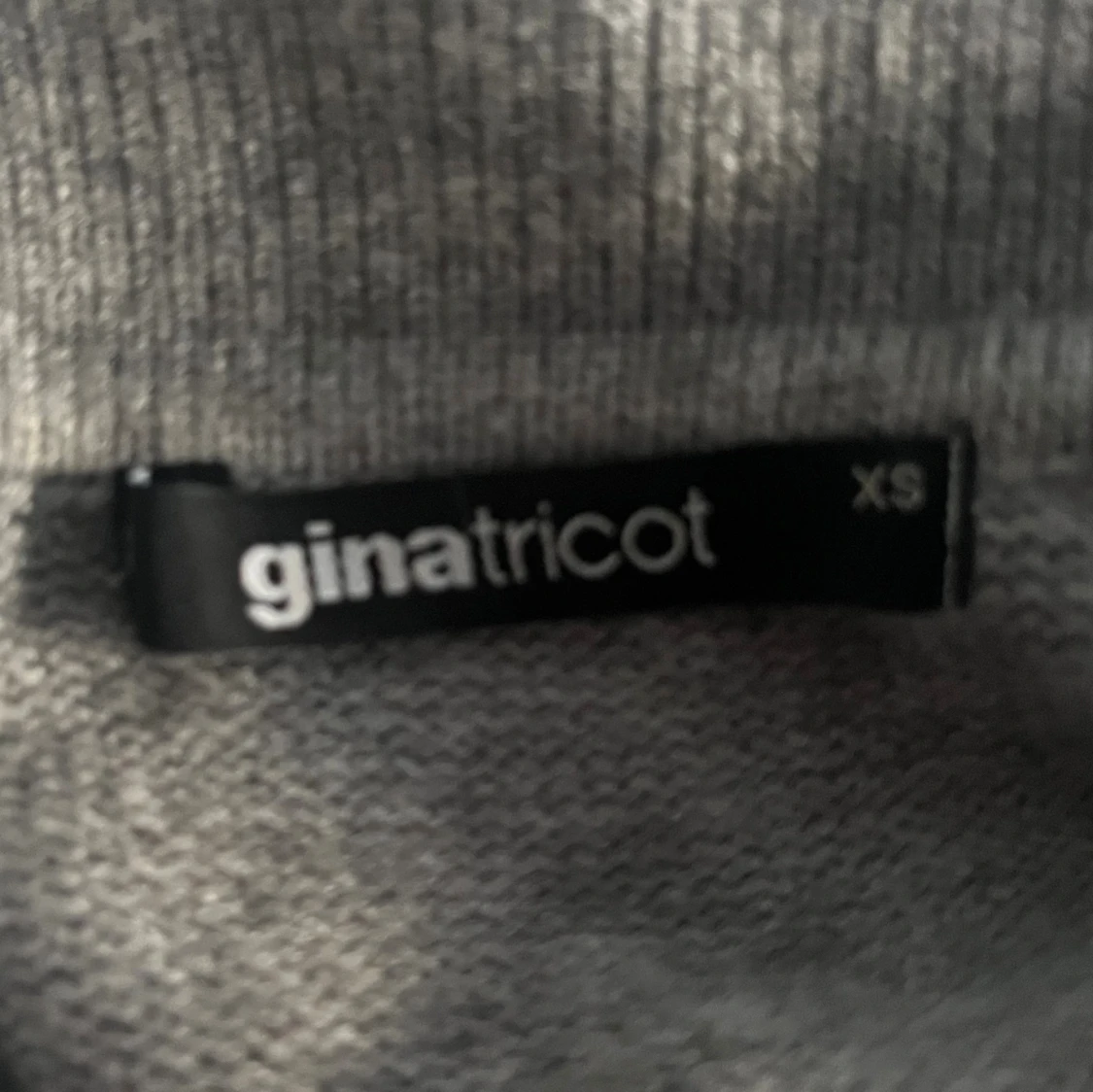 grå stickad tröja från Gina Tricot - 2