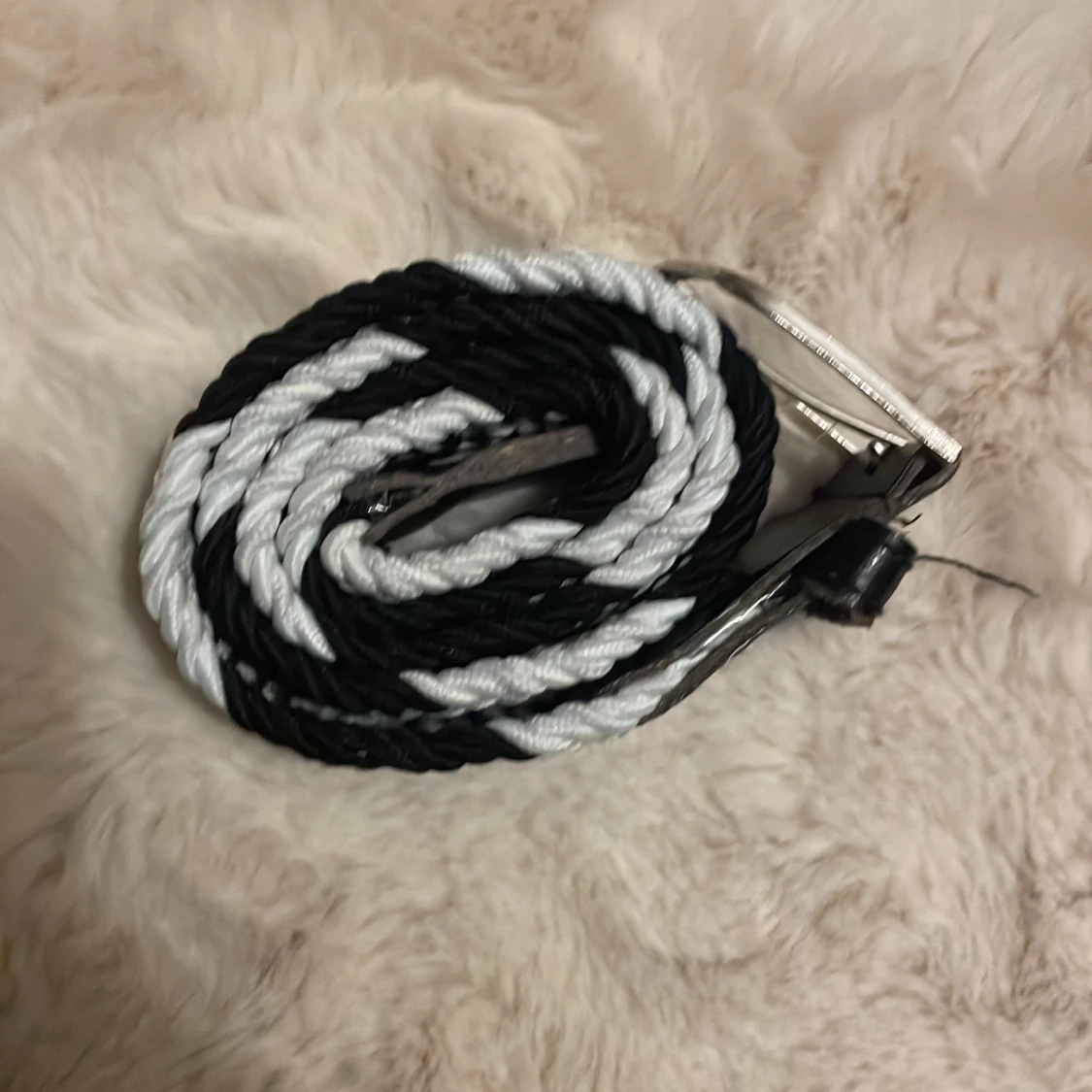 Svartvitt randigt flätat bälte - 4