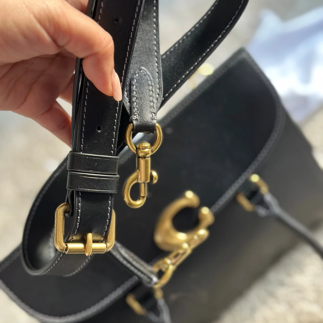 Svart handväska från Coach i skinn - 1