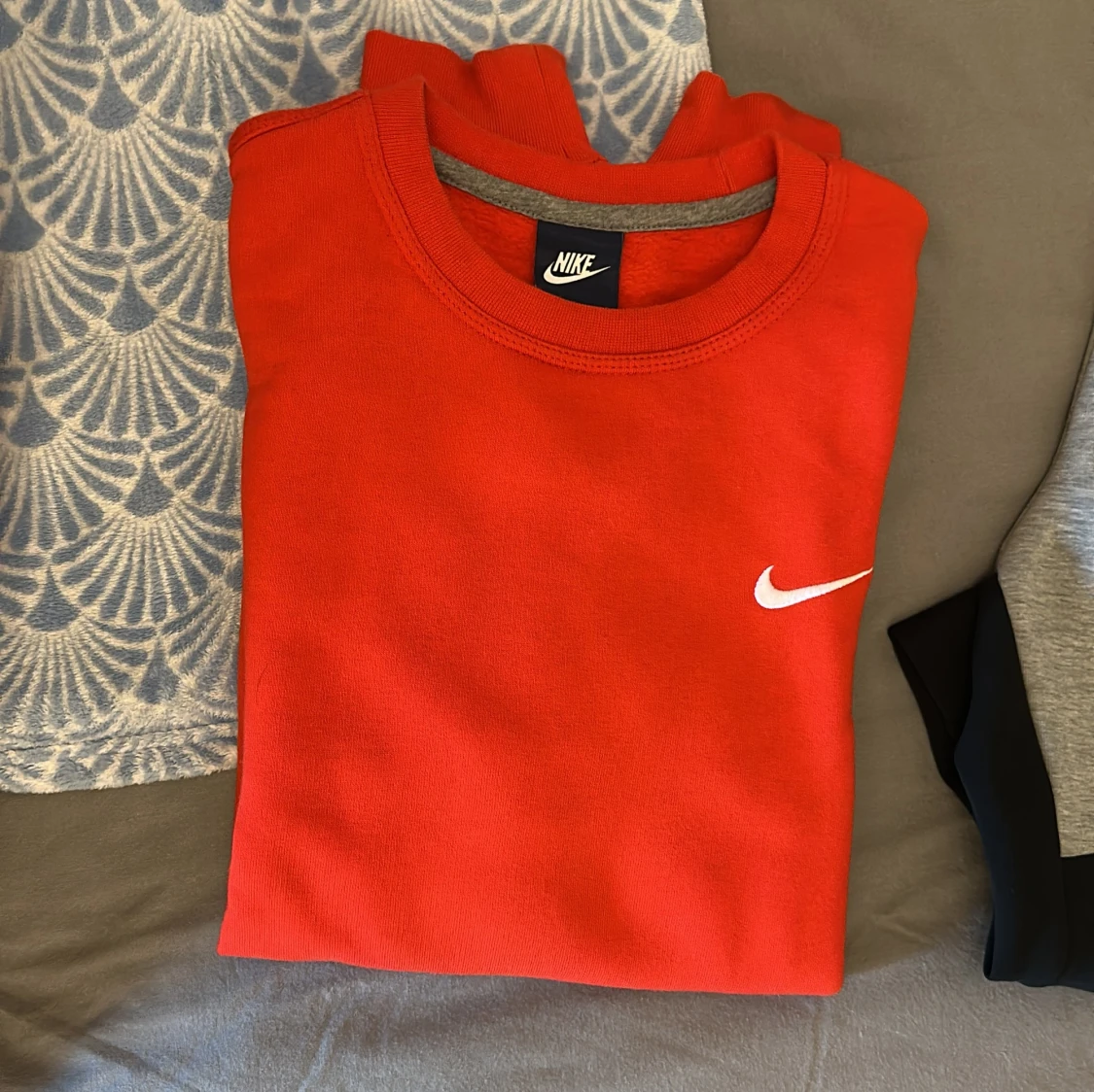 Röd sweatshirt från Nike
