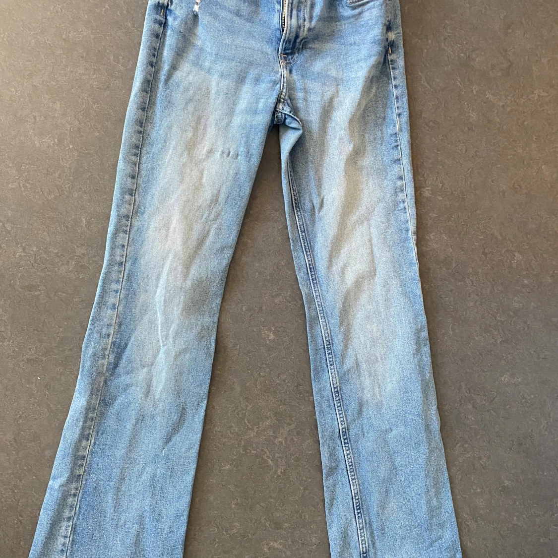 Ljusblå bootcut jeans