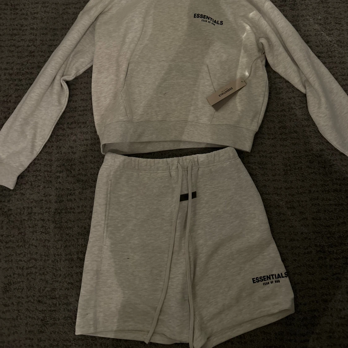 Grå Essentials Fear of God set