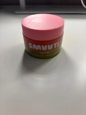 Smuuti Skin Watermelon Jelly Cream - Säljer en Smuuti Jelly Cream då jag köpte fel. Oanvänd men saknar kartong. 51ml, nypris mellan 150-175kr men säljer för 55kr